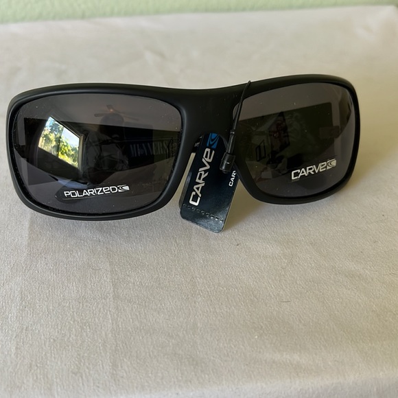 Carve polarized matte black frame illustrated arms - Picture 4 of 5